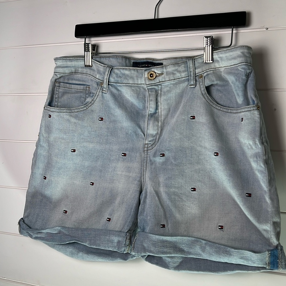 Tommy Hilfiger shorts Jean with logo size 14 inseam 5”. A260